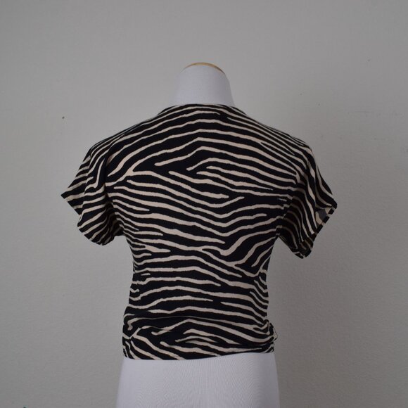 H&M Animal Print Front Tie Crop‎ Blouse - Picture 4 of 8